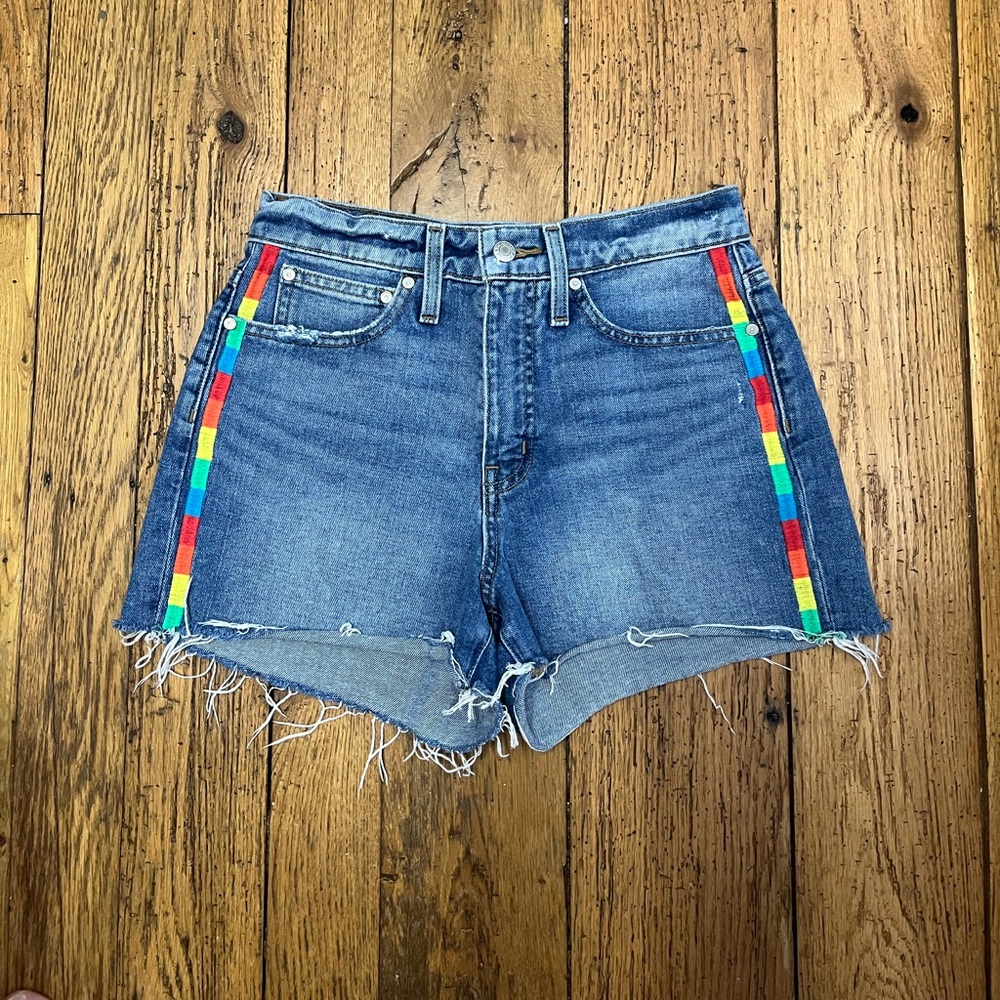J Crew Point Sur shorts with rainbow embroidery. Size 26